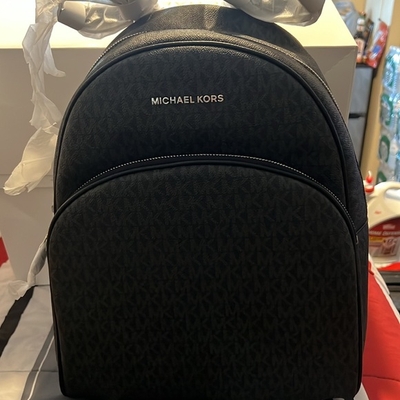 Large Brand new Abbey Backpack and matching wallet! - Picture 6 of 10